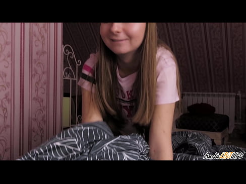 ❤️ Blondie ດູດ BFF ຂອງນາງຢ່າງເລິກເຊິ່ງແລະໄດ້ຮັບຄວາມຫມັ້ນຢູ່ໃນປາກຂອງນາງ ❤️ ຮູບໂປ້vk ຢູ່ຄອມ lo.zoomporno.ru ﹏