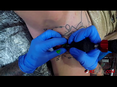 ❤️ tattooed ທີ່ສຸດ Hottie Sully Savage ໄດ້ຮັບ tattoo ສຸດ clitoris ຂອງນາງ ❤️ ຮູບໂປ້vk ຢູ່ຄອມ lo.zoomporno.ru ﹏
